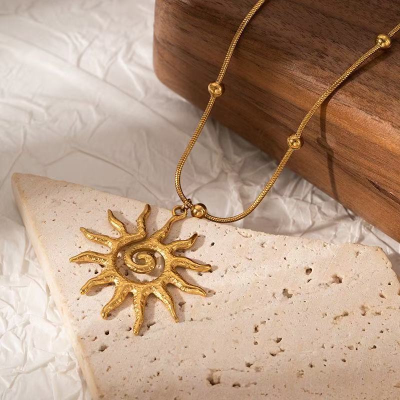 Titanium Steel Necklace Women's Gold High-grade Design Fashion Necklace